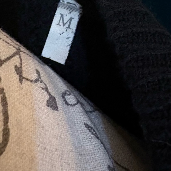 Elegant Black Women's Crew Neck Sweater - Picture 5 of 9